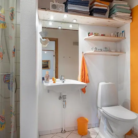 Holiday home Lovely For 6 People In